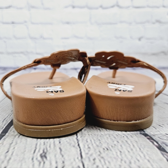 SAM & LIBBY | Alexandra medallion thong flipflop sandals - Picture 5 of 7